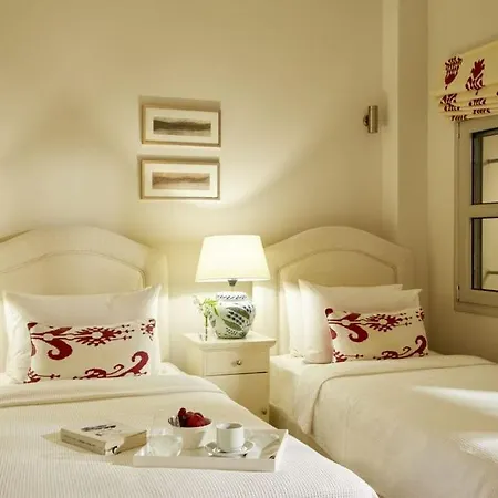 Sleeps 12 Pool Air Con Wifi * カシオピ